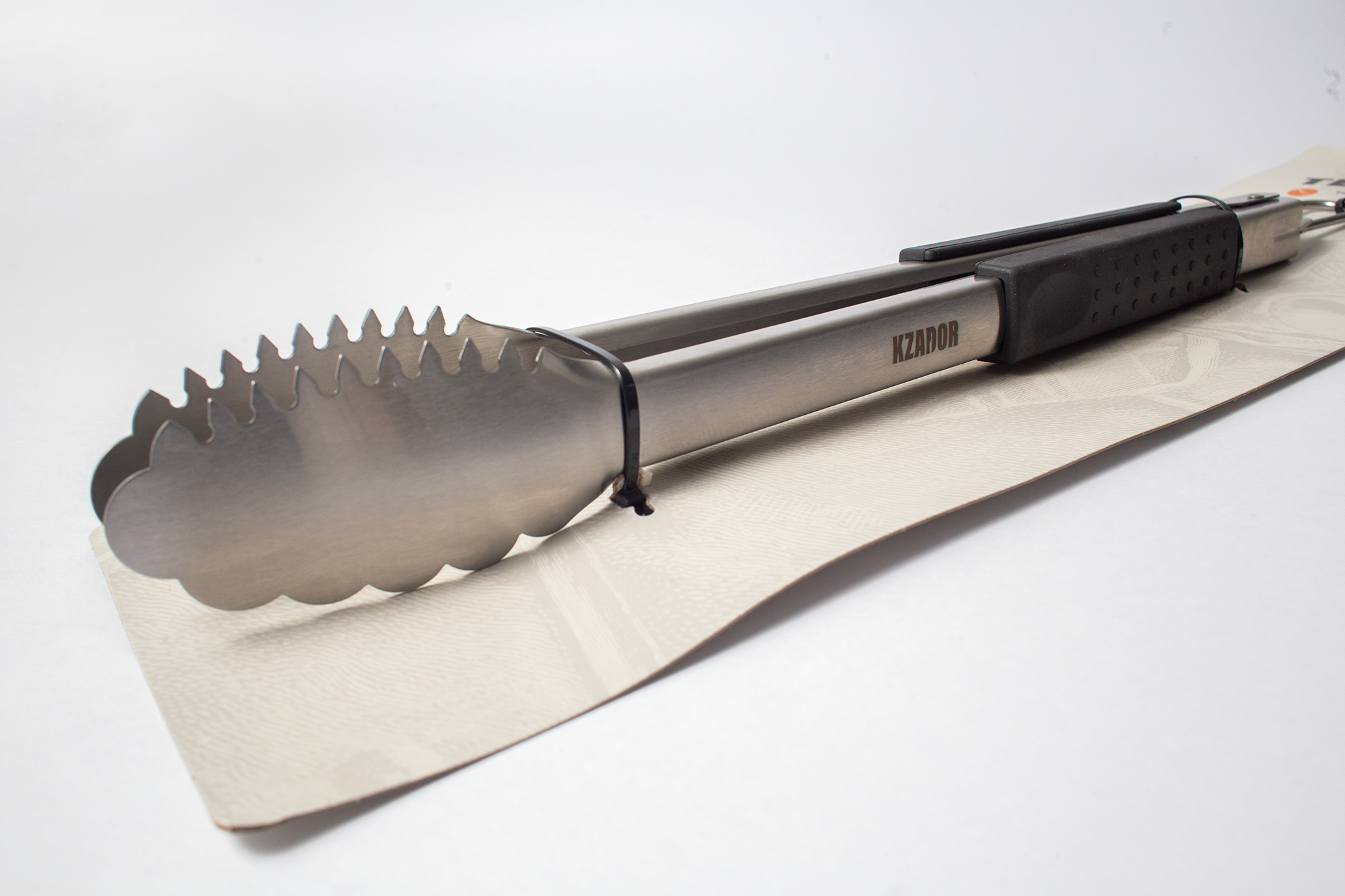 Tenaza parrillera con bloqueo